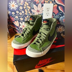 Nike Blazer Mid 77 Asparagus
Size Y4.5
New